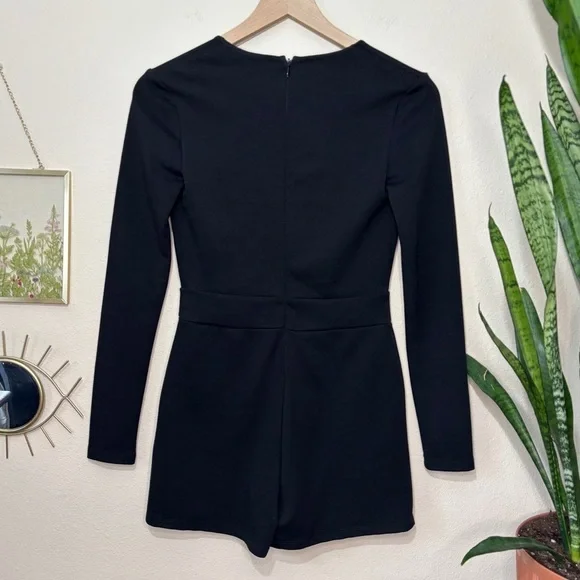 Urban Outfitters | Silence + Noise Deep V Romper - Picture 4 of 16